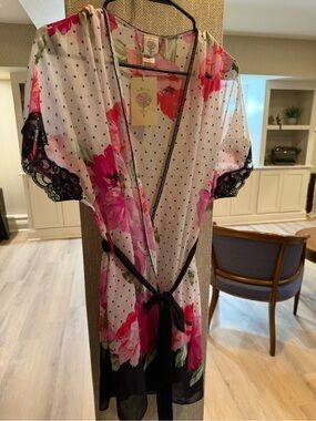 NWT In Bloom by Jonquil Floral Polka Dot Sheer Wrap Robe Black Lace Trim Small